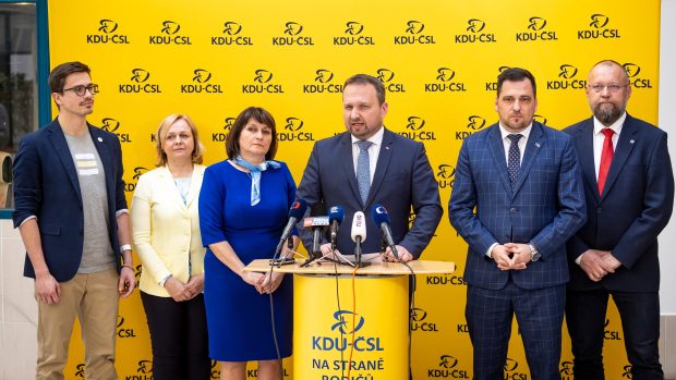 Zleva František Talíř, Šárka Jelínková, Michaela Šojdrová, Marian Jurečka, Tomáš Zdechovský a Jan Bartošek