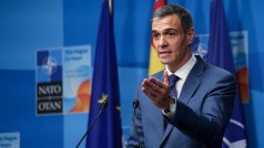 Španělský premiér Pedro Sánchez na tiskové konferenci na summitu NATO v Haagu v Nizozemsku 25. června 2025